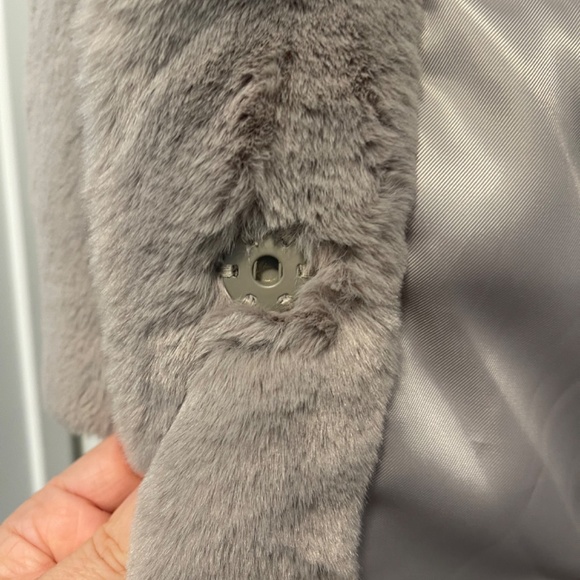 Abercrombie & Fitch Luxe Faux Fur Large Collar Coat Gray Brown NWT Retail $160 - Picture 7 of 10